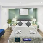 Appartement Spacious 3 Bedroom Short Lets & Serviced Perfect For Family, Contractors Near Shops & Centre *