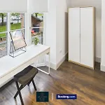 Spacious 3 Bedroom Short Lets & Serviced Perfect For Family, Contractors Near Shops & Centre