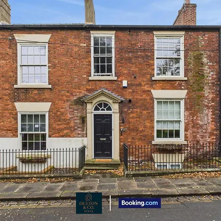 Spacious 3 Bedroom Short Lets & Serviced Perfect For Family, Contractors Near Shops & Centre * Leeds (West Yorkshire)