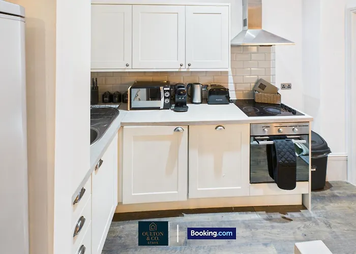 Spacious 3 Bedroom Short Lets & Serviced Perfect For Family, Contractors Near Shops & Centre * Leeds (West Yorkshire)