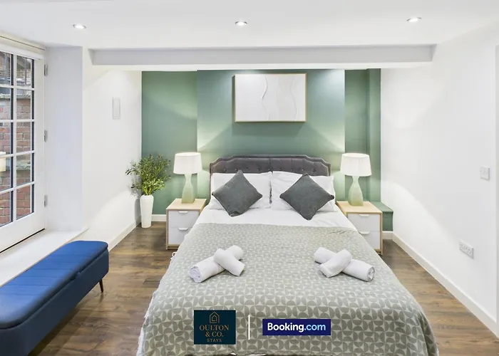 Apartment Spacious 3 Bedroom Short Lets & Serviced Perfect For Family, Contractors Near Shops & Centre *