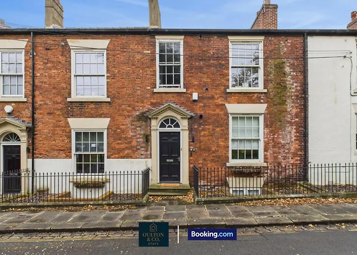 Spacious 3 Bedroom Short Lets & Serviced Perfect For Family, Contractors Near Shops & Centre * Leeds (West Yorkshire)