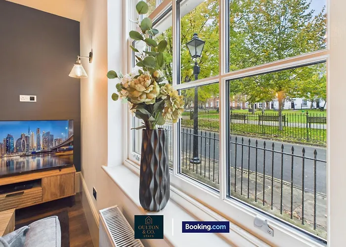 Spacious 3 Bedroom Short Lets & Serviced Perfect For Family, Contractors Near Shops & Centre * Leeds (West Yorkshire)