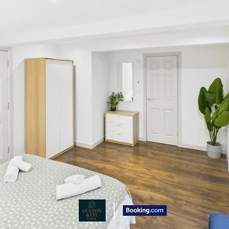 公寓 Spacious 3 Bedroom Short Lets & Serviced Perfect For Family, Contractors Near Shops & Centre 利兹