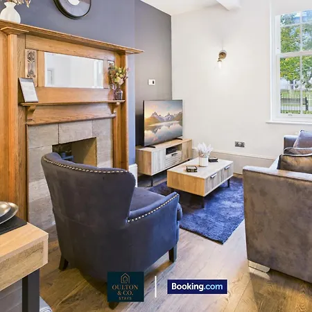 3 Bdr Flat Short Lets & Serviced In With Free Wifi Suitable For Contractors And Business Leeds (West Yorkshire)