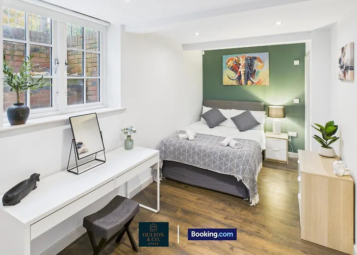 Spacious 3 Bedroom Short Lets & Serviced Perfect For Family, Contractors Near Shops & Centre * 利兹