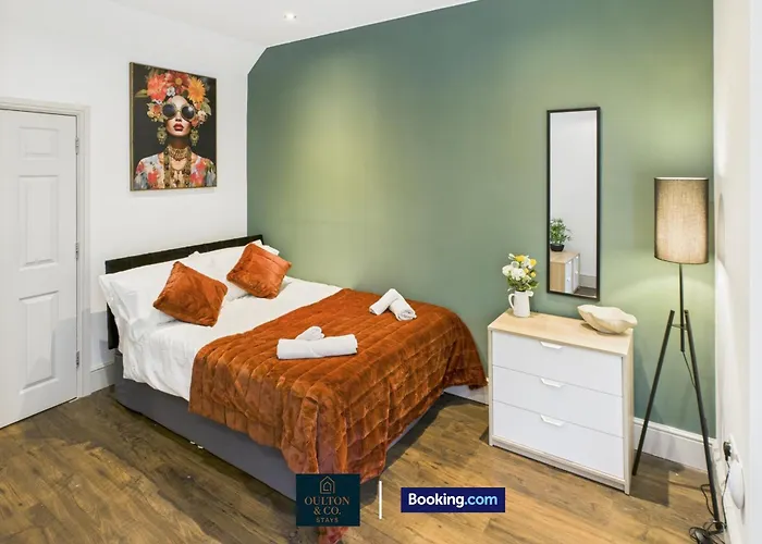 Spacious 3 Bedroom Short Lets & Serviced Perfect For Family, Contractors Near Shops & Centre 公寓