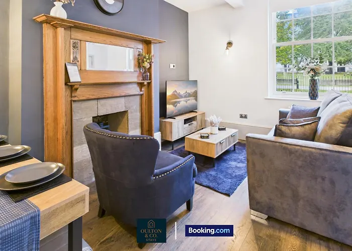 Spacious 3 Bedroom Short Lets & Serviced Perfect For Family, Contractors Near Shops & Centre 利兹